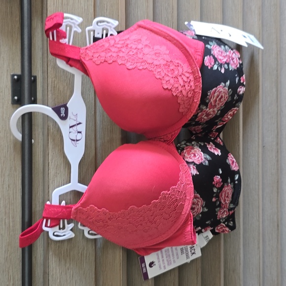 GLORIA VANDERBILT BRAS - Picture 1 of 11